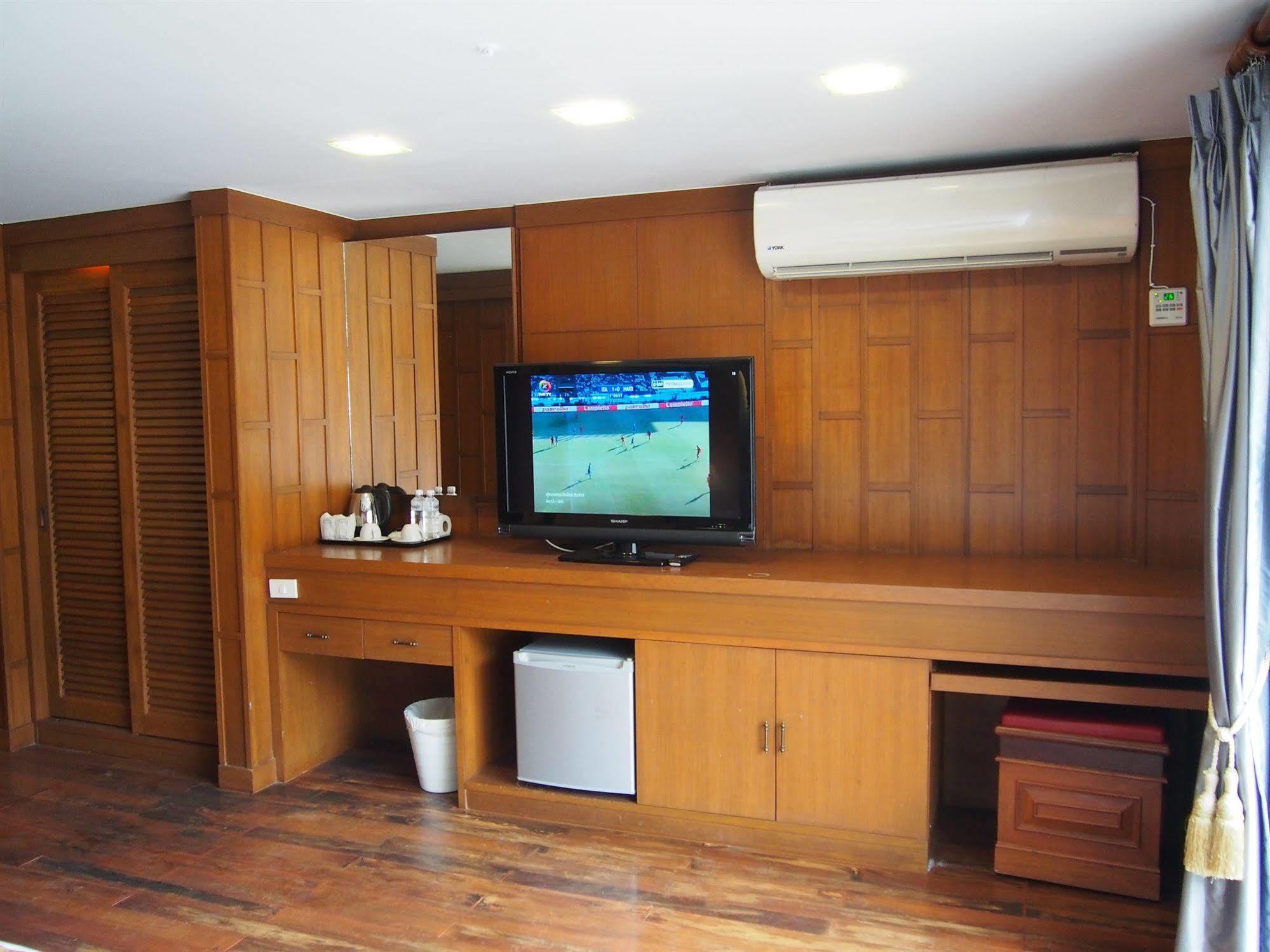 Renoir Boutique Hotel Patong ภายนอก รูปภาพ