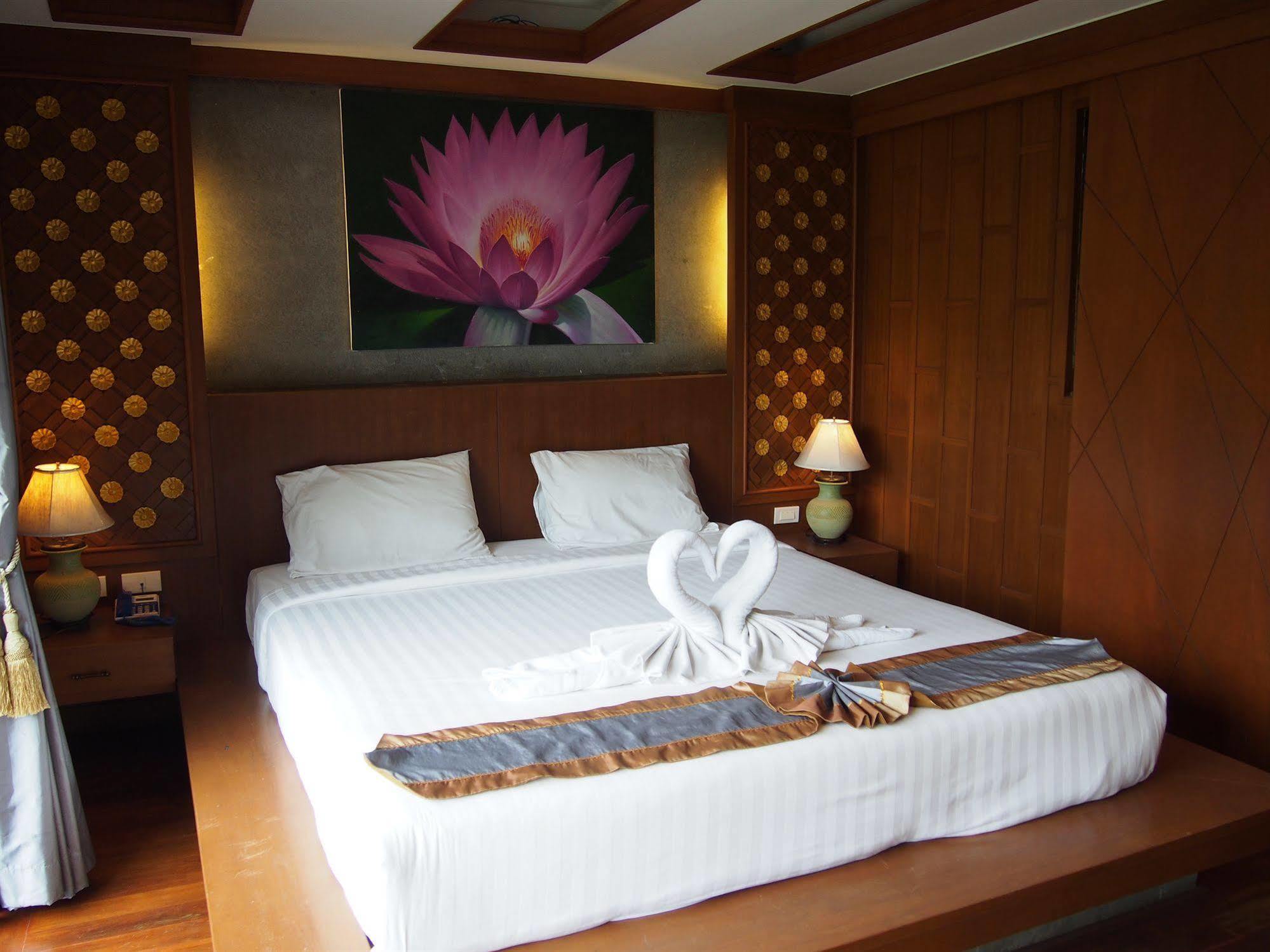Renoir Boutique Hotel Patong ภายนอก รูปภาพ