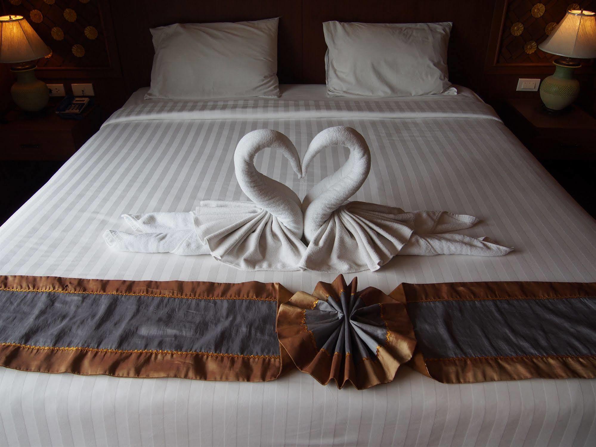Renoir Boutique Hotel Patong ภายนอก รูปภาพ